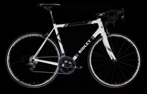 Ridley, helium-30-hel-01as_black-xxl_1442215113236730, fietsen eddy timmers, lommel